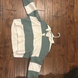 Green and white cropped sweater